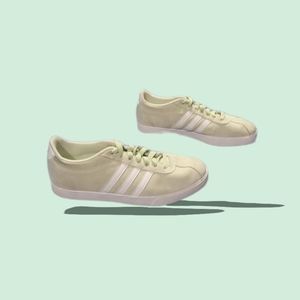 Womans "Pistachio" Addias size 8 plus bonus